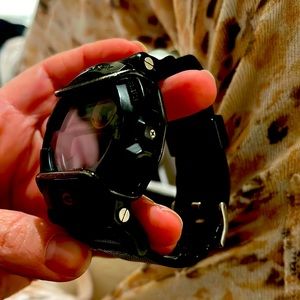 G-shock watches. Needs batteries